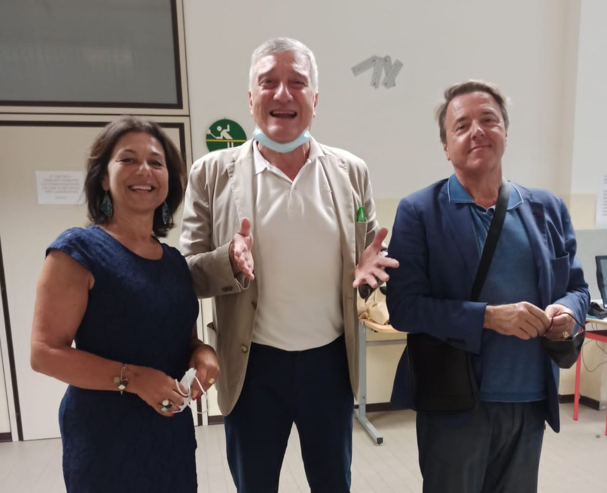 L'istituto Sarrocchi ringrazia i professori Pagano, Franci e Fabiani andati in pensione quest'anno - Siena News e Siena tv